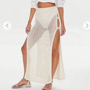 Forever 21 knit crochet skirt with built in panty lining size M